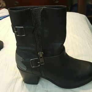 Torrid 10w boots very cute